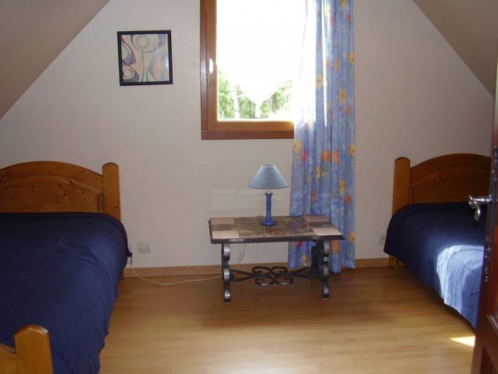 Location de vacances - Chalet à La Bâtie-Vieille - 2 ème chambre avec 2 lits simples