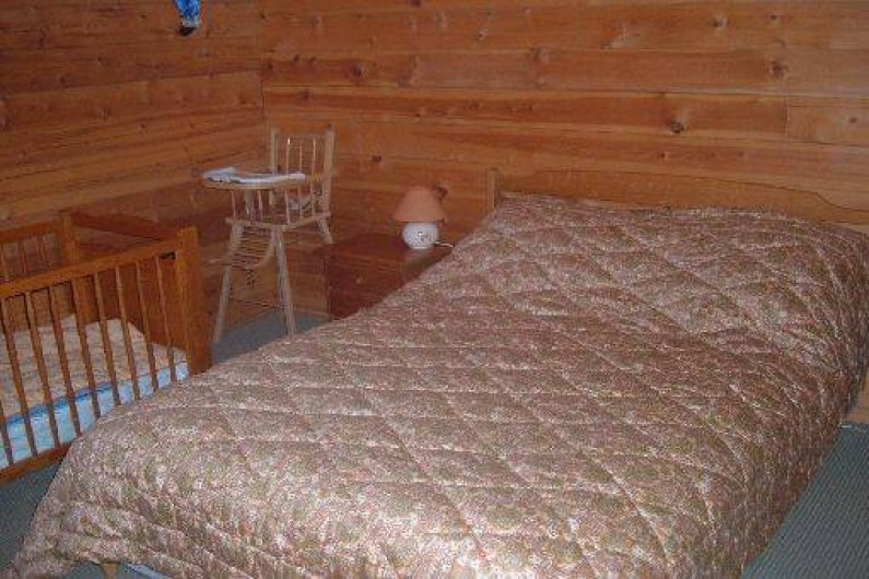 Location de vacances - Chalet à Hauteluce - chambre lit double avec lit bébé