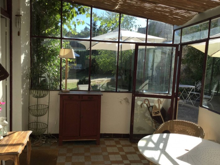 Location de vacances - Maison - Villa à Boigneville - veranda avec coin repas