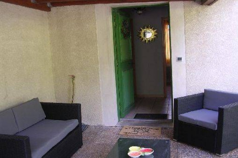Location de vacances - Gîte à Molières-Cavaillac - entrée du gite et terrasse