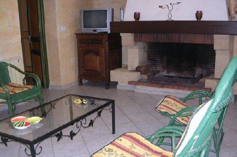Location de vacances - Gîte à Molières-Cavaillac - salon avec cheminée ouverte