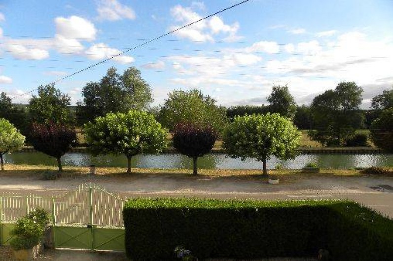 Location de vacances - Maison - Villa à Buffon - Vue du canal depuis la maison