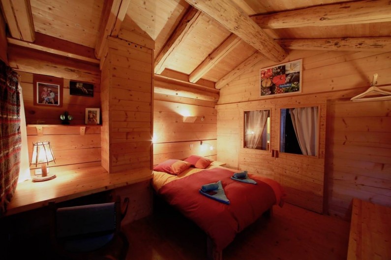 Location de vacances - Chalet à Manigod - chambre Charvin avec lit 1m60 X 2m