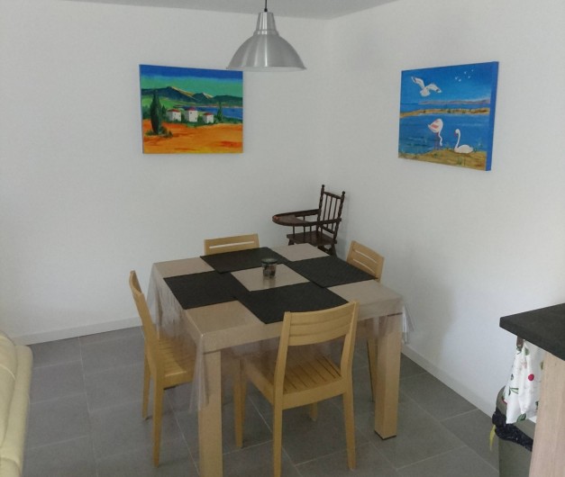 Location de vacances - Gîte à Orgon - Coin repas intérieur