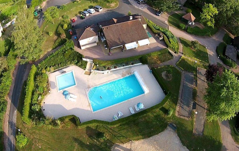 Location de vacances - Chalet à Miallet - L'accueil et et la Piscine