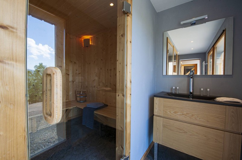 Location de vacances - Chalet à Muhlbach-sur-Munster - Espace sauna , douche à l'italienne, lavabo