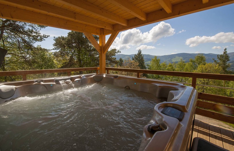 Location de vacances - Chalet à Muhlbach-sur-Munster - Jacuzzi extérieur abrité