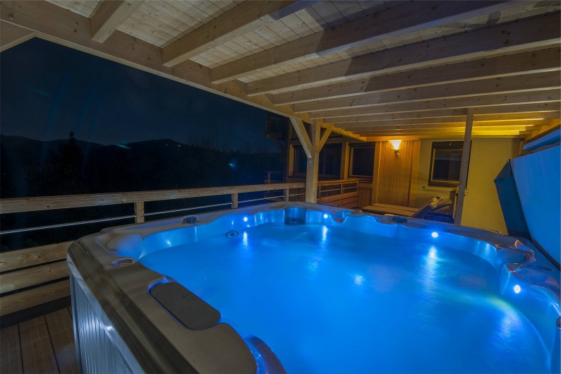 Location de vacances - Chalet à Muhlbach-sur-Munster - Jacuzzi extérieur abrité