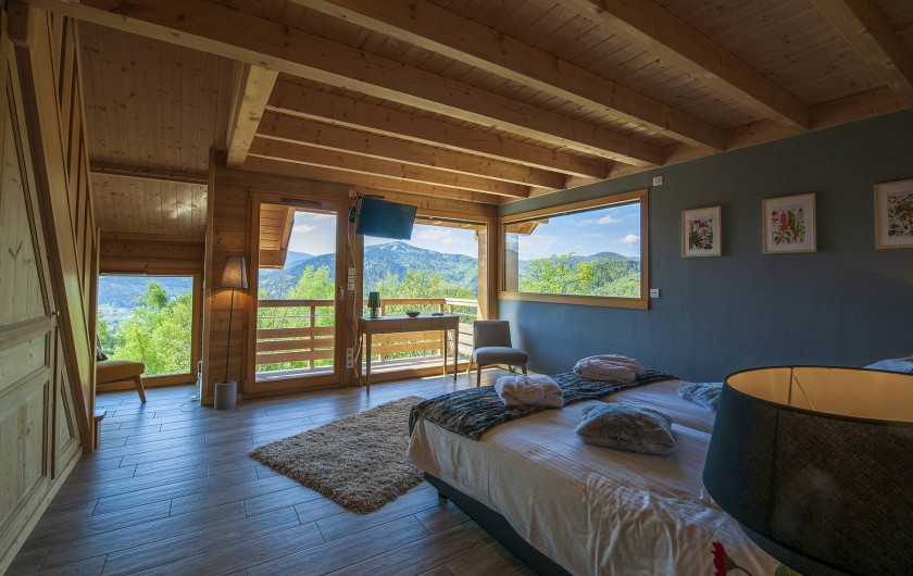 Location de vacances - Chalet à Muhlbach-sur-Munster - Chambre 4, en duplex, 4 pers, 2 lits doubles à chaque niveau,  balcon, sdb, wc