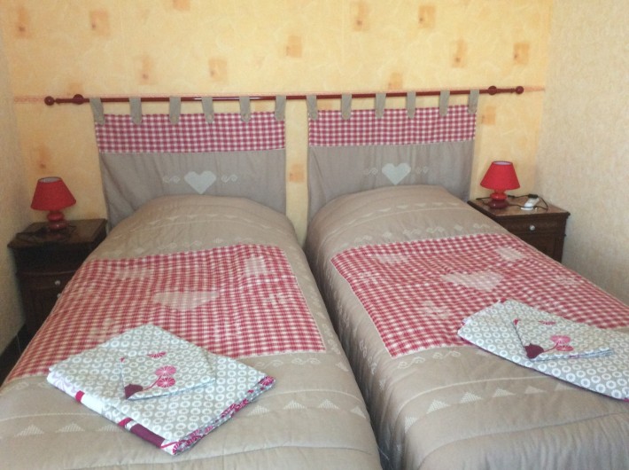 Location de vacances - Maison - Villa à Siorac-en-Périgord - chambre 2 lits de 90  avec dressing