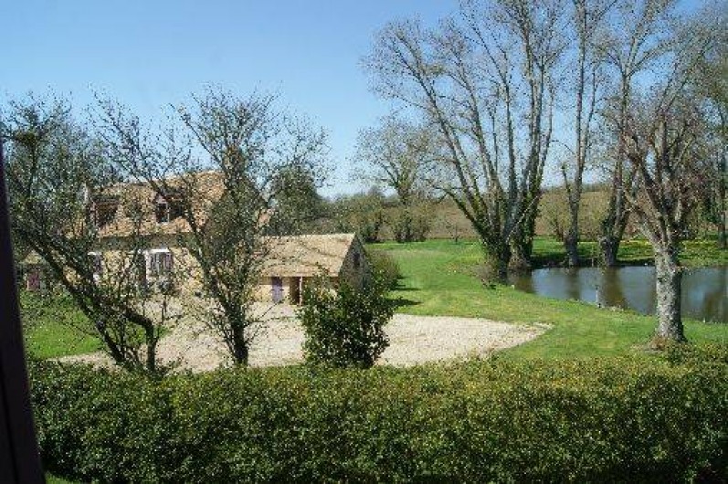 Location de vacances - Gîte à Saint-Mars-sous-Ballon - vue sur la grande mare