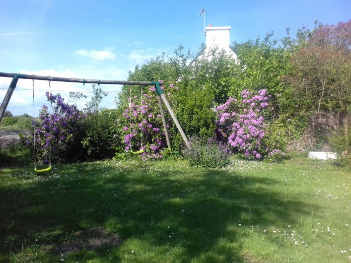 Location de vacances - Gîte à Erdeven - espace enfant dans le jardin en été