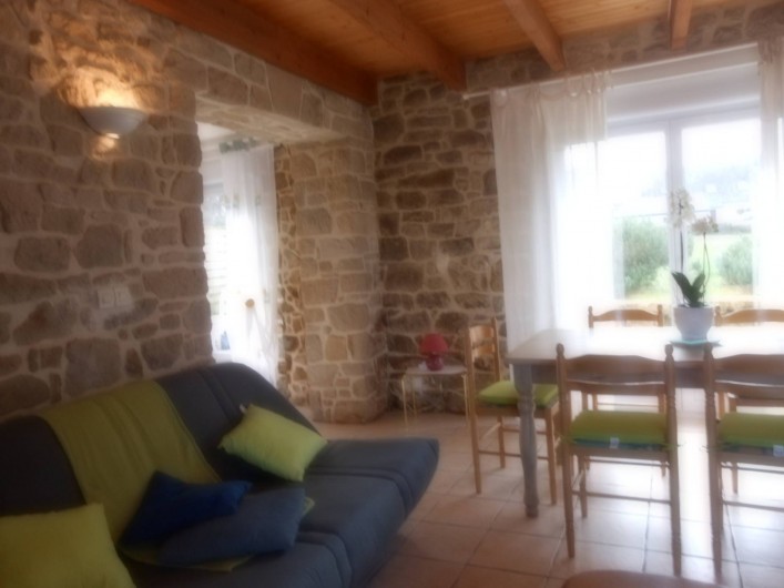 Location de vacances - Gîte à Erdeven - salon côté séjour accedant à la terrasse et au jardin