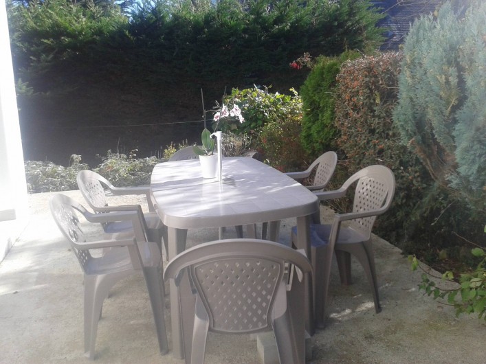 Location de vacances - Gîte à Erdeven - terrasse en été