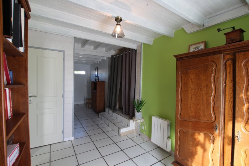 Location de vacances - Appartement à Yvetot-Bocage - COULOIR  TOILETTES  BIBLIOTHEQUE