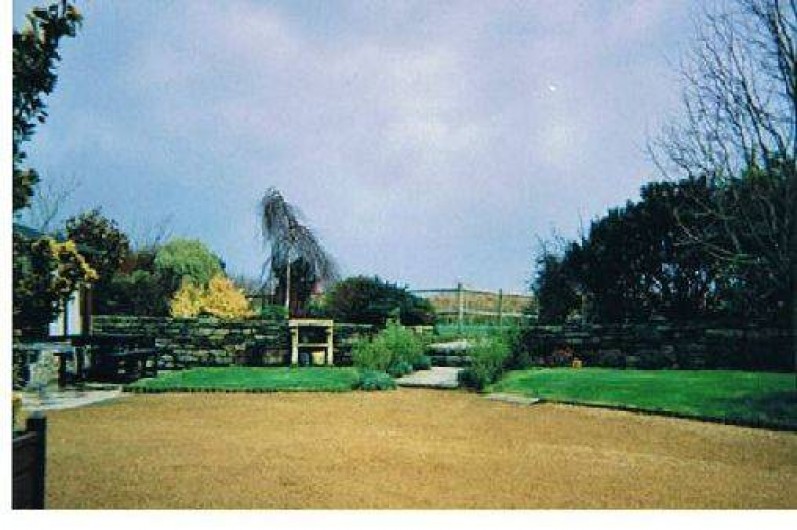 Location de vacances - Gîte à Trédrez-Locquémeau - Jardin et cour