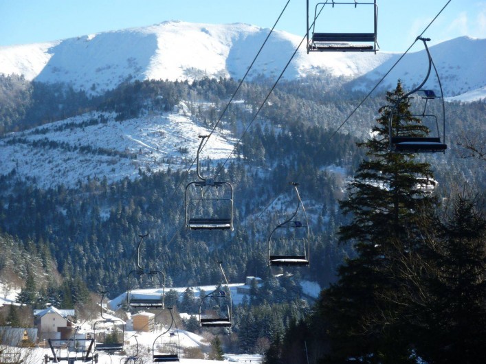 Location de vacances - Studio à Le Lioran - Immeuble  au centre bas