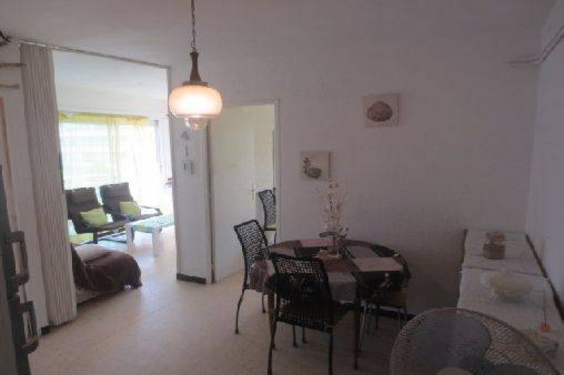Location de vacances - Appartement à Canet-en-Roussillon - Salle à mange avec lits simples replies