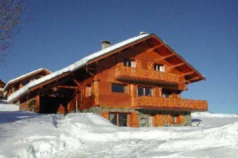 Location de vacances - Appartement à La Toussuire - Chalet location en rez de jardin avec 2 places de parking privatives et table b