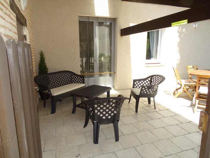 Location de vacances - Villa à Saint-Étienne-de-Fougères - Salon jardin