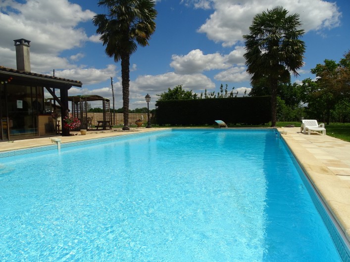 Location de vacances - Villa à Saint-Étienne-de-Fougères - Piscine