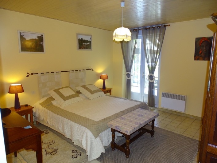 Location de vacances - Villa à Saint-Étienne-de-Fougères - Chambre jaune 16 m² 50