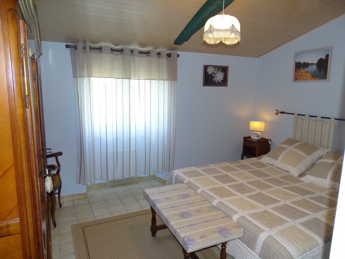 Location de vacances - Villa à Saint-Étienne-de-Fougères - Chambre bleue 13 m²