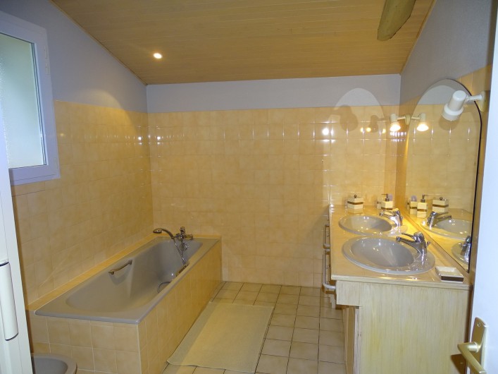 Location de vacances - Villa à Saint-Étienne-de-Fougères - Salle de bain