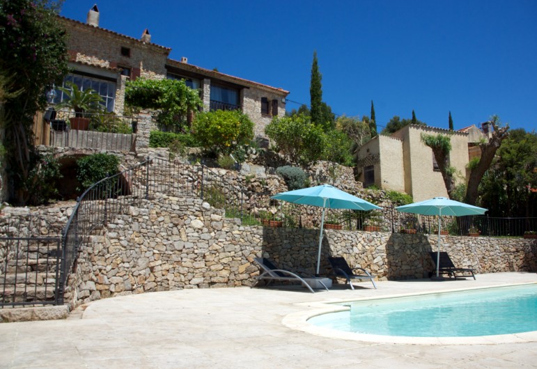 Location de vacances - Villa à Sanary-sur-Mer - La maison et sa piscine