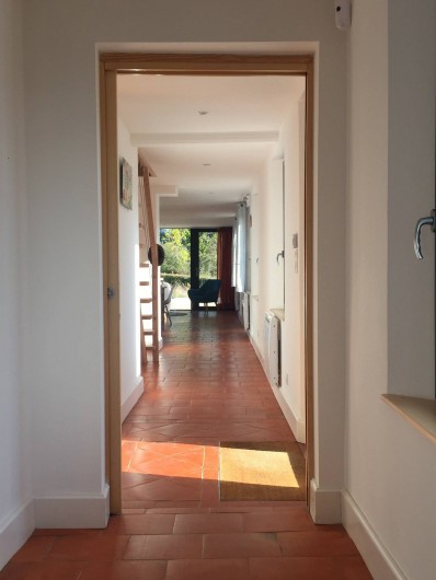 Location de vacances - Maison - Villa à Azincourt - Couloir depuis la partie parentale (chambre 1 + salle de bain 1)