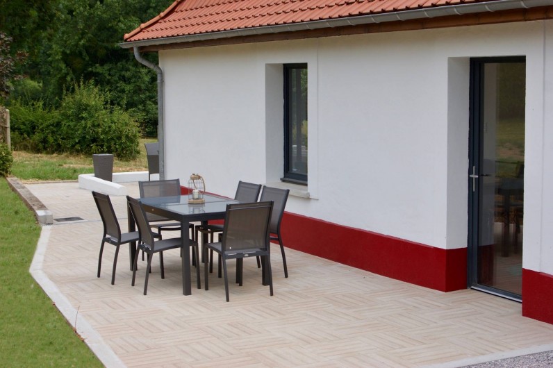 Location de vacances - Maison - Villa à Azincourt - Terrasse du côté de la cuisine