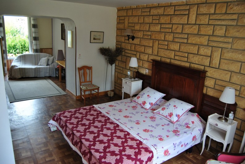 Location de vacances - Chambre d'hôtes à Saint-Avit-Sénieur - La Chambre Les Violettes