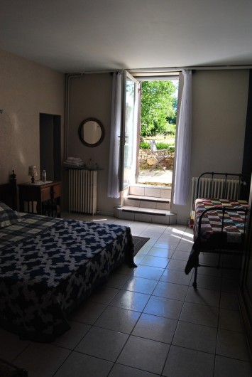 Location de vacances - Chambre d'hôtes à Saint-Avit-Sénieur - La Chambre Les Cèpes pour 3 personnes avec petit terras