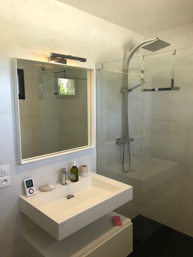 Location de vacances - Villa à Plougoulm - Salle de bain RdC