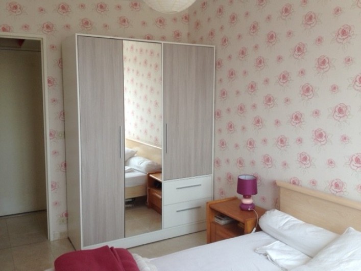 Location de vacances - Appartement à Courseulles-sur-Mer - Chambre côté armoire