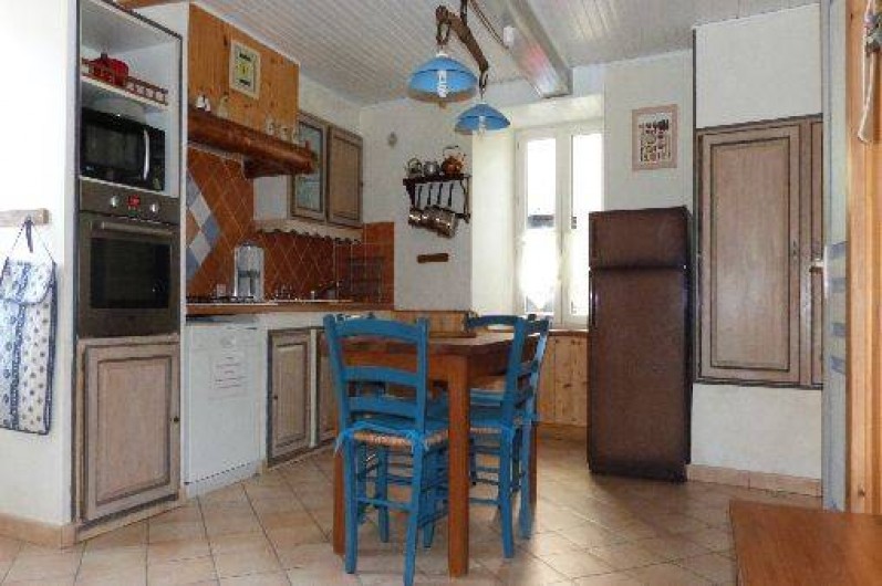 Location de vacances - Maison - Villa à Saint-Agnan-en-Vercors - La cuisine ouverte sur le salon-salle à manger