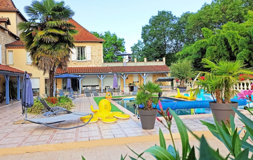 Location de vacances - Chambre d'hôtes à La Madeleine - Terrasse piscine