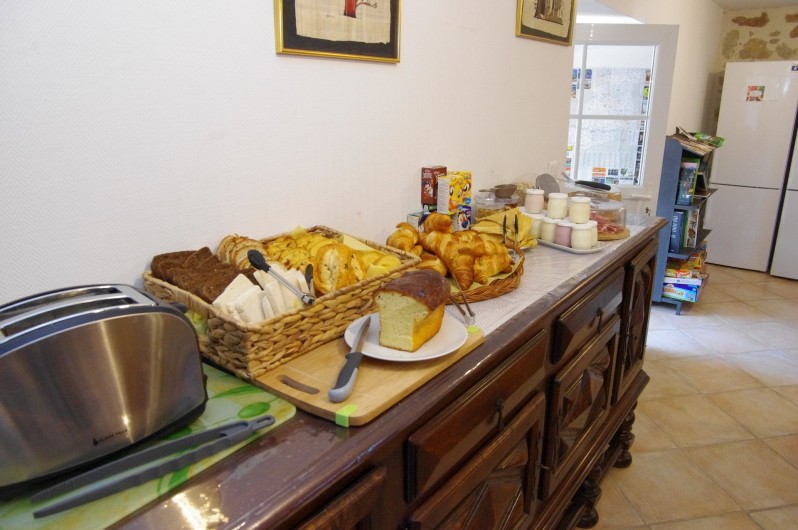 Location de vacances - Chambre d'hôtes à La Madeleine - Buffet de petits déjeuner