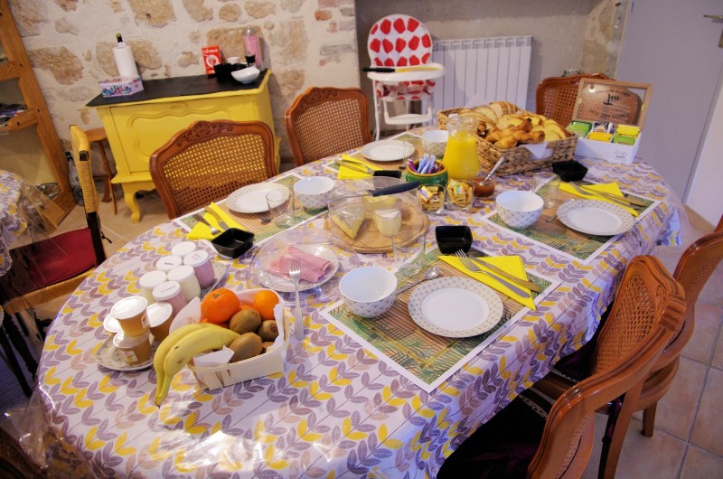 Location de vacances - Chambre d'hôtes à La Madeleine - Petit déjeuner en intérieur