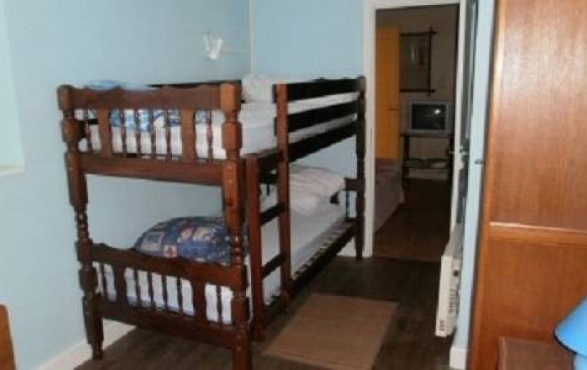 Location de vacances - Gîte à Loupiac - Chambre 2 1 lit 140  1 lit superposé (photo)