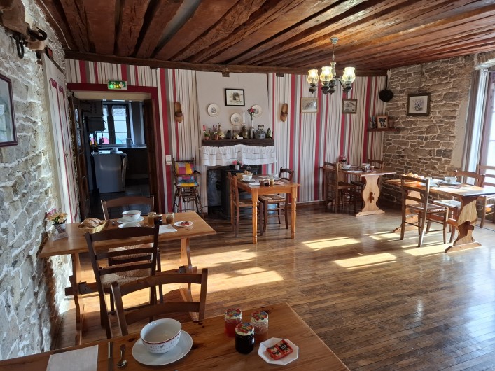 Location de vacances - Chambre d'hôtes à Charézier - Salle petit-déjeuné ou pour consommer vos plats préparés