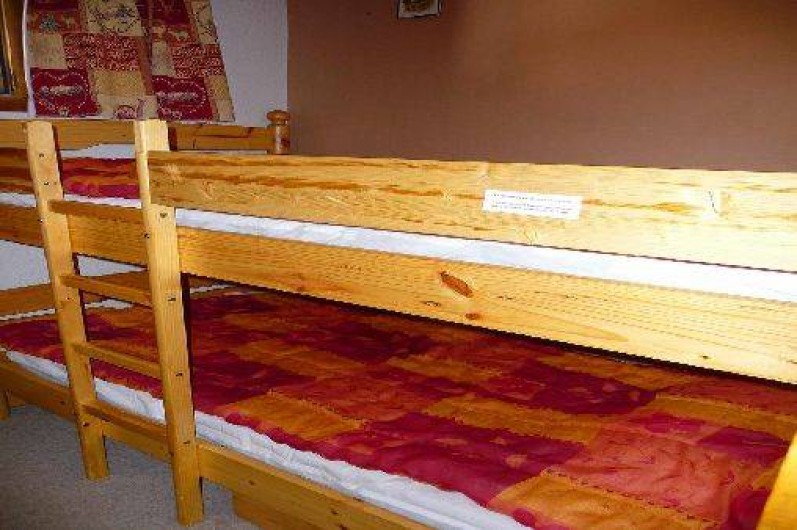 Location de vacances - Studio à Pralognan-la-Vanoise - lits dans la cabine