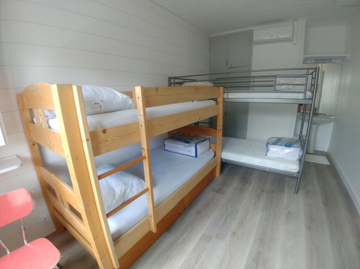 Location de vacances - Villa à La Tranche-sur-Mer - Chambre enfants avec lavabo
