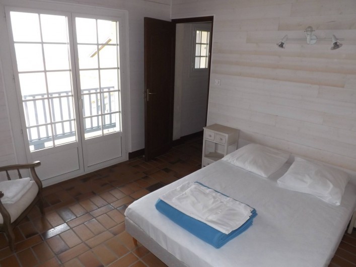 Location de vacances - Villa à Vielle-Saint-Girons - Chambre n° 1 donnant sur balcon et vue océan