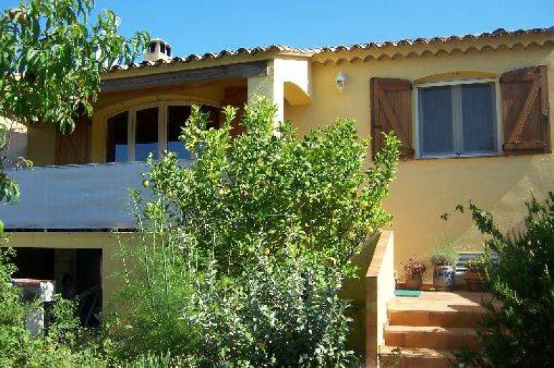 Location de vacances - Villa à La Cadière-d'Azur - cadre boisé dans un jardin de 500m carrés.