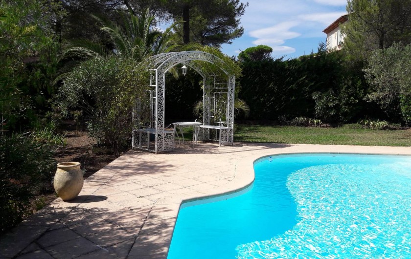Location de vacances - Chambre d'hôtes à Saint-Raphaël - piscine non chauffée mais à 30° environ en été(horaires) gloriette détente