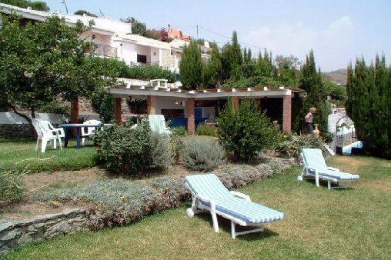 Location de vacances - Villa à Almuñécar - jardin avec coin repas