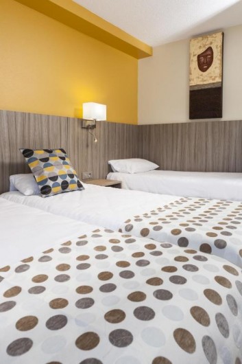 Location de vacances - Chambre d'hôtes à Foix - CHAMBRE TRIPLE (3 lits simples à 90) STANDARD