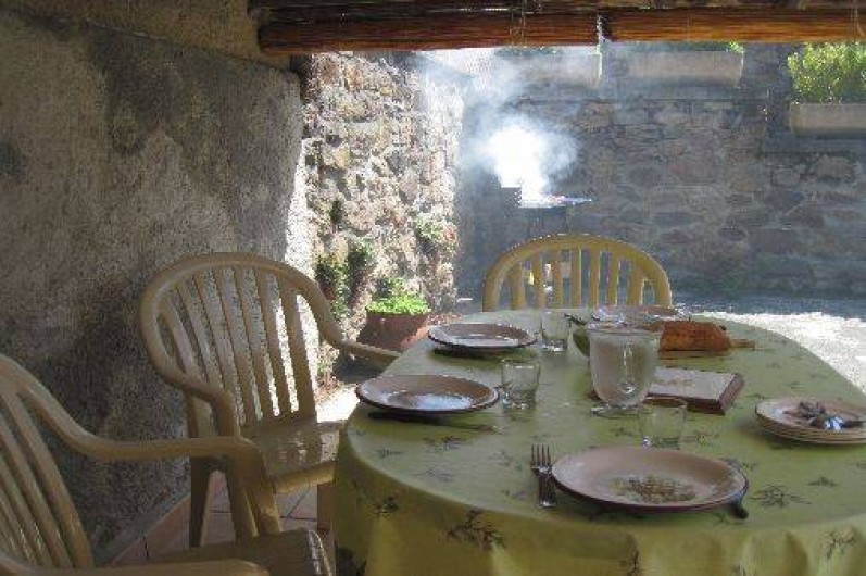 Location de vacances - Maison - Villa à Arrien-en-Bethmale - La terrasse couverte.