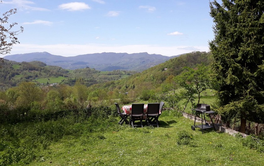 Location de vacances - Maison - Villa à Arrien-en-Bethmale - Déjeuner avec vue.